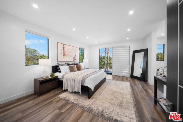 5812 Willis Avenue, Sherman Oaks CA: https://media.crmls.org/mediaz/76fa22ec-78af-4ad7-80ec-357742cc7971.jpg