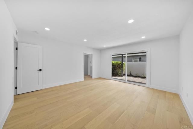 Image 30 of 39 For 930 Holly Glen Dr