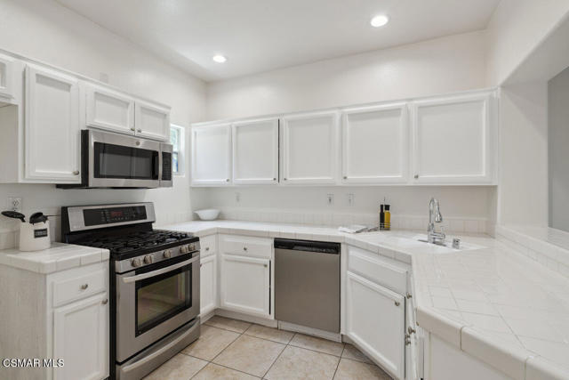 2732 Borchard Road, Newbury Park CA: https://media.crmls.org/mediaz/76fb47ce-7b4f-41d5-9c48-ad2f14b7ea0d.jpg