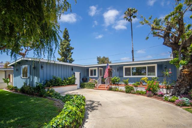 850 Coronado Ave, Coronado CA: https://media.crmls.org/mediaz/76fb95d7-c521-4d86-a4ed-0318020c6774.jpg