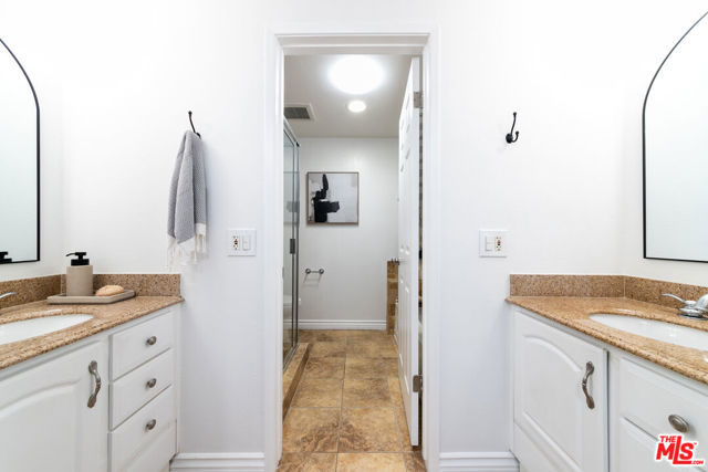 17914 Magnolia Boulevard, Encino CA: https://media.crmls.org/mediaz/76fbbeac-4b5e-456f-be8f-dd4d005f5fa7.jpg