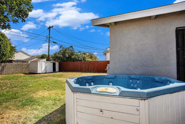 634 Spruce Ave, Imperial Beach CA: https://media.crmls.org/mediaz/76fbc8eb-c6a1-43b2-ab87-2668bd014ad1.jpg