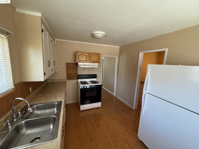 20145 Royal Avenue, Hayward CA: https://media.crmls.org/mediaz/76fc9ce6-cc20-4d85-8582-3ead144be31e.jpg