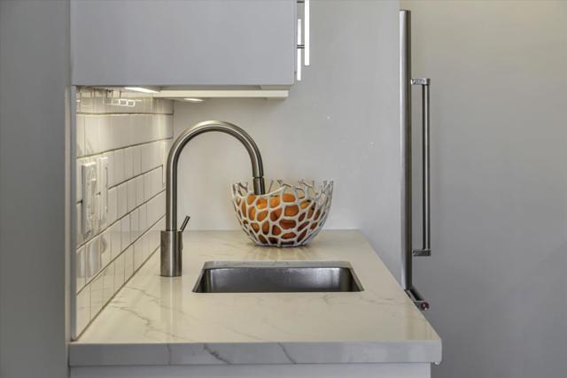 565 Bellevue Avenue, Oakland CA: https://media.crmls.org/mediaz/76fcb2b5-6e22-4268-abdd-5aa9e3805ca3.jpg