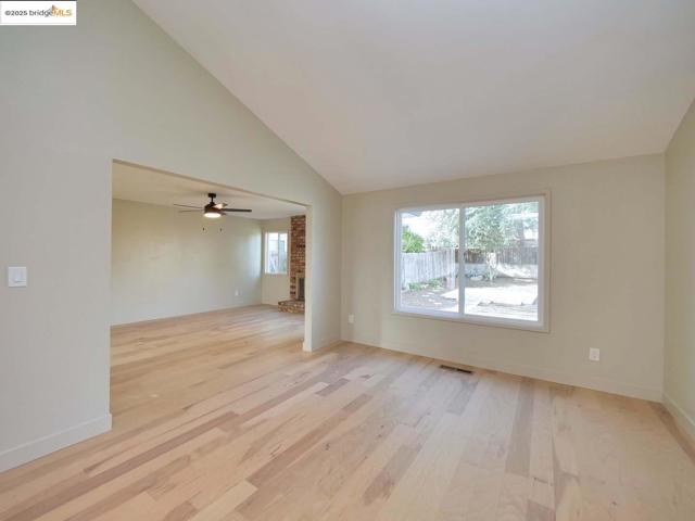 2112 Matthew CT, Pittsburg CA: https://media.crmls.org/mediaz/76fcbb05-8319-43fe-8a91-1647a5072deb.jpg