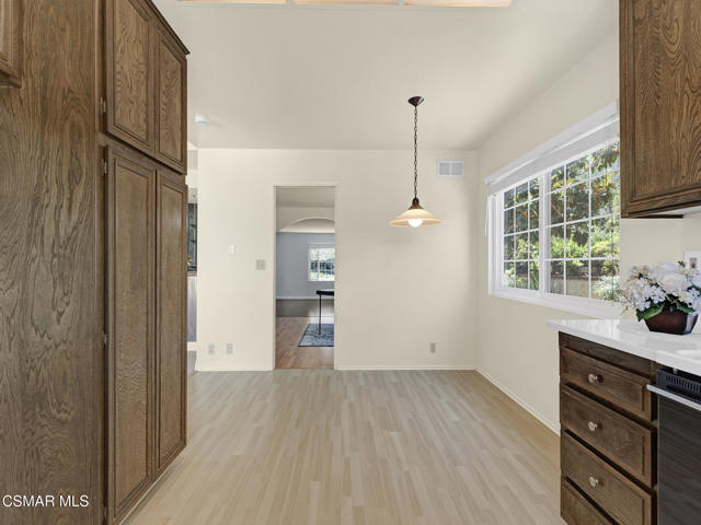 2031 Channelford Road, Westlake Village CA: https://media.crmls.org/mediaz/76fcf7b0-b00d-4243-90ad-9bf7dc05e286.jpg