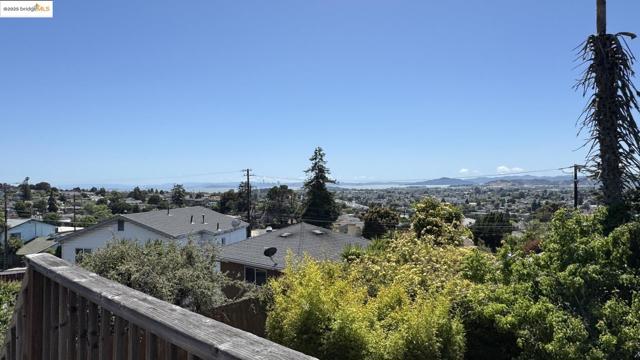 6084 Monterey AVE, Richmond CA: https://media.crmls.org/mediaz/76fd0196-d961-4be0-a684-2332ae670231.jpg