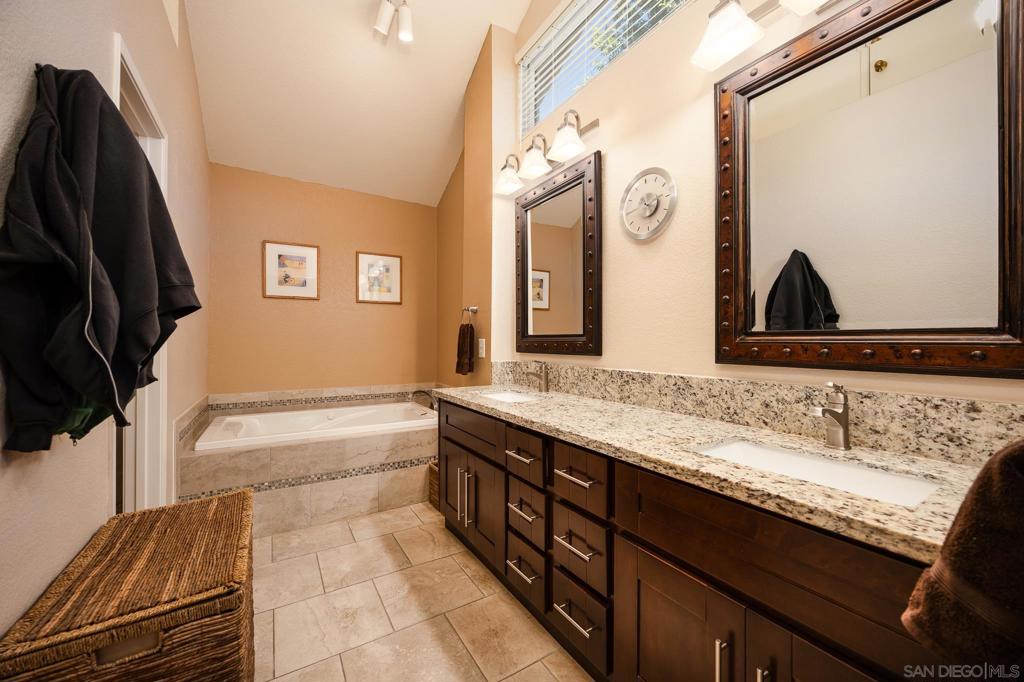 MLS #250032992SD img 20