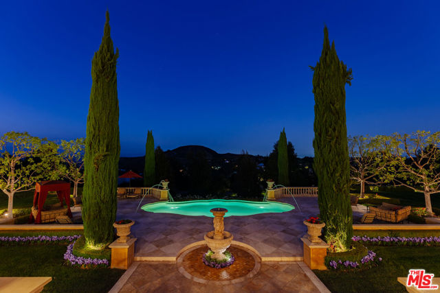 25305 Prado De La Felicidad, Calabasas CA: https://media.crmls.org/mediaz/76fd8e18-2f03-48cf-bc19-14af2d1de6a7.jpg