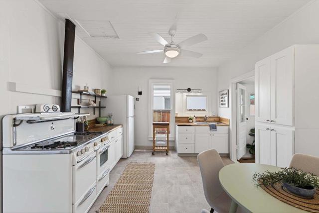 222 2nd Avenue, Santa Cruz CA: https://media.crmls.org/mediaz/76ff316c-b08c-4848-a435-15f4b3d4eabf.jpg