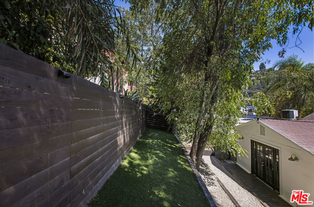 3831 Fernwood Avenue, Los Angeles CA: https://media.crmls.org/mediaz/76ff3d0f-d64e-409d-bb3d-d3e16dad7bdc.jpg