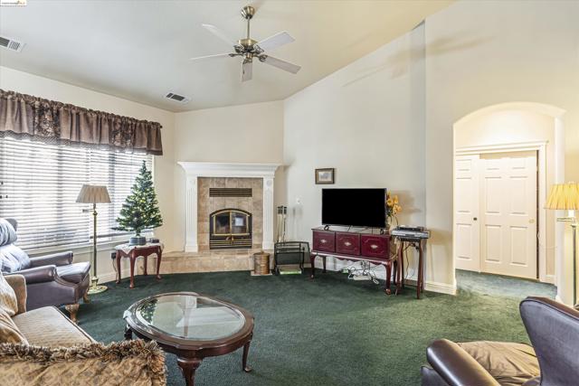 Image 6 of 40 For 8585 Whispering Oaks Rd