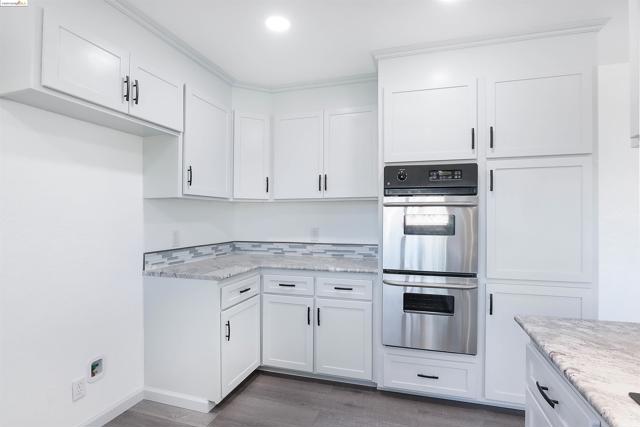 2921 Anderson Ln, Brentwood CA: https://media.crmls.org/mediaz/76ffd9d7-69c3-410b-bd66-f233d543074c.jpg
