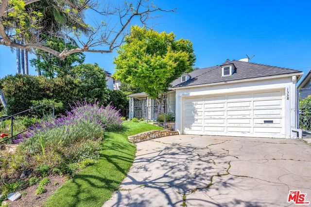 1358 Woodruff Avenue, Los Angeles CA: https://media.crmls.org/mediaz/76ffea8c-2e0e-4294-85e7-0ae1a9d8f4f4.jpg
