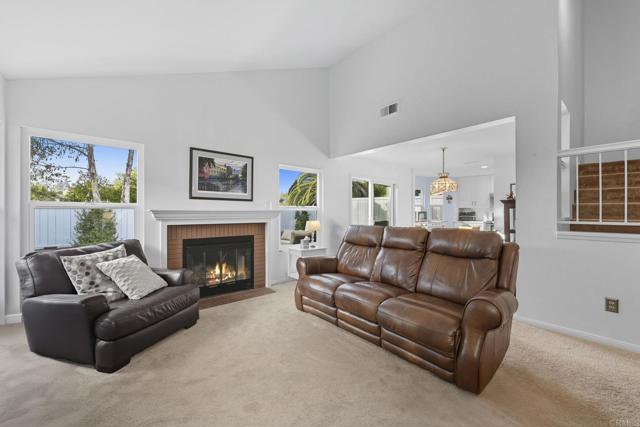 7925 Calle Madrid, Carlsbad CA: https://media.crmls.org/mediaz/77001b00-8872-41cf-abab-0fc544792aa9.jpg