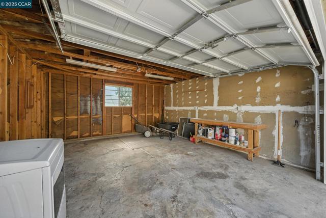 3832 33rd St, Sacramento CA: https://media.crmls.org/mediaz/77013384-911d-4dcf-99c4-a99090c868fb.jpg