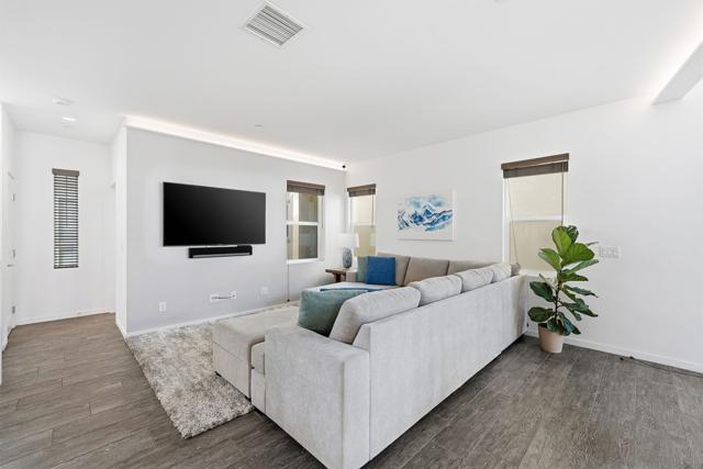 8337 Summit way, San Diego CA: https://media.crmls.org/mediaz/77016b48-156b-4a35-9561-848f8015722c.jpg