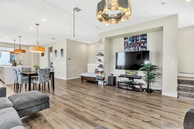 722 Anchor Ct, Chula Vista CA: https://media.crmls.org/mediaz/77019ea2-c069-4685-b04f-3eda6692c9bd.jpg