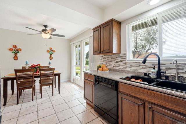 Detail Gallery Image 11 of 44 For 3655 Vista Campana #9,  Oceanside,  CA 92057 - 2 Beds | 2 Baths