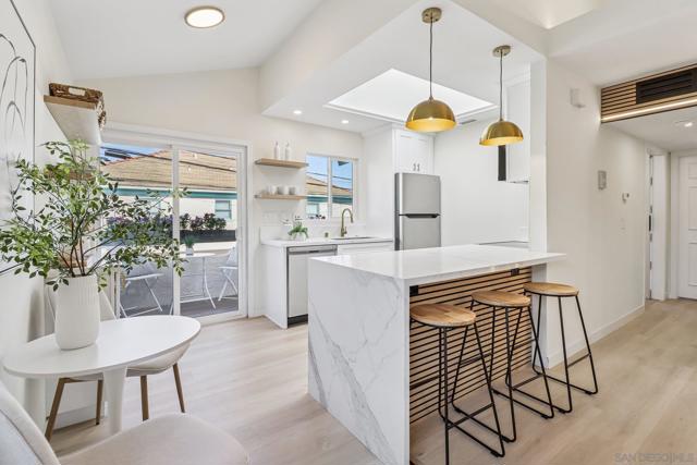 4043 Utah St, San Diego CA: https://media.crmls.org/mediaz/7701f5d5-f8b7-446b-9b3b-fd2b170f3eab.jpg