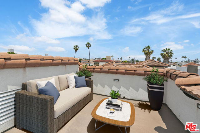 5934 W Luna Parkway, Los Angeles CA: https://media.crmls.org/mediaz/7702f19e-16f2-4965-b8b2-b3f32acb241f.jpg