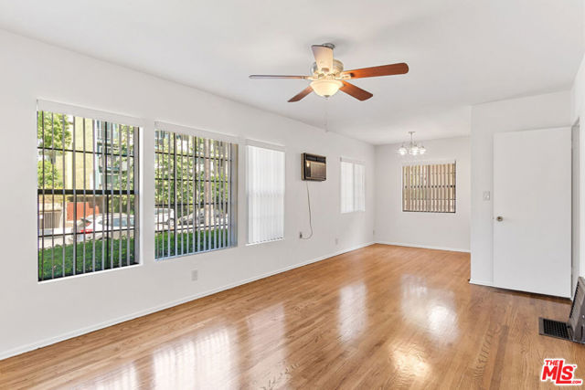 1124 San Rafael Avenue, Glendale CA: https://media.crmls.org/mediaz/7702f3c4-d546-413f-a4dd-54d37feefcf5.jpg