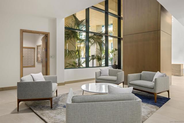 555 Front Street, San Diego CA: https://media.crmls.org/mediaz/7704b092-6d7d-4c35-968c-604fa0414f50.jpg