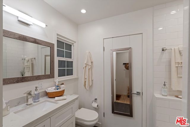 7667 Chisholm Avenue, Van Nuys CA: https://media.crmls.org/mediaz/7704bf16-873f-42d5-807c-92fe03850533.jpg
