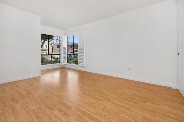 9120 GRAMERCY DR, San Diego CA: https://media.crmls.org/mediaz/7704e2e9-c09c-474d-9cb9-387e09f631b6.jpg