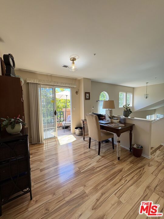1202 Lost Point Lane, Oxnard CA: https://media.crmls.org/mediaz/770510c1-b163-4679-b215-e03c9e548a07.jpg