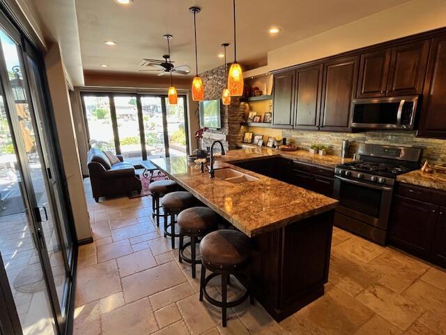 80501 Avenue 48, Indio CA: https://media.crmls.org/mediaz/770569ae-6724-418c-bee9-e75faef45f65.jpg