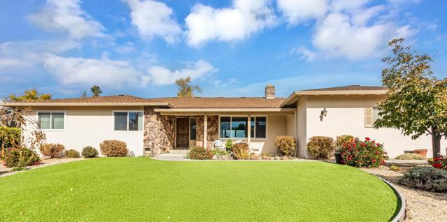 690 Ridgemark Drive, Hollister CA: https://media.crmls.org/mediaz/7705ac51-5560-43cf-8bae-7e053e6c582d.jpg