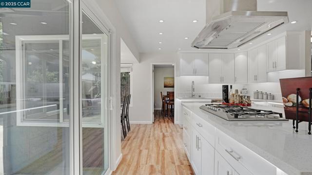 5517 Kirkwood Dr, Concord CA: https://media.crmls.org/mediaz/770638e5-d46b-4d0d-863a-165c5a392dad.jpg