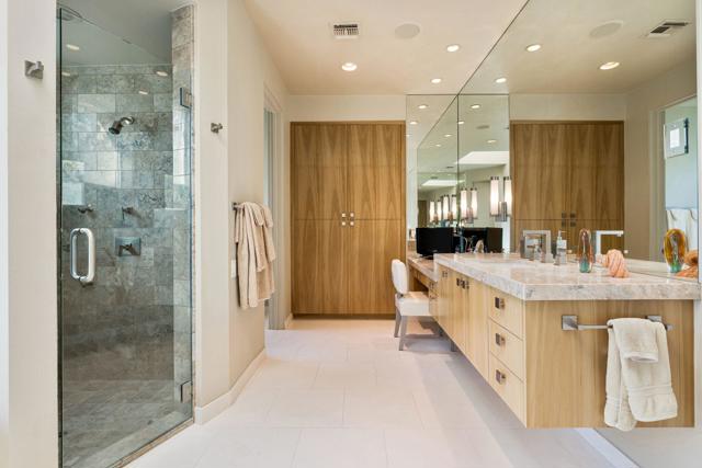 28 Sun Ridge Circle, Rancho Mirage CA: https://media.crmls.org/mediaz/7706eba5-10ea-4593-9347-da638e726077.jpg