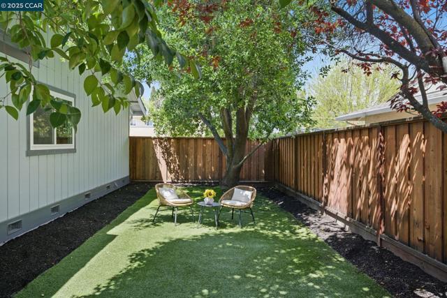 17 Bliss Ct., Pleasant Hill CA: https://media.crmls.org/mediaz/77071f44-115b-4526-b4bf-7641e0d6ac27.jpg