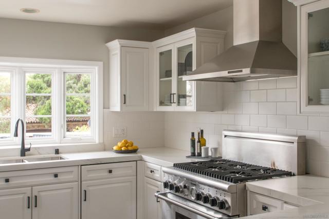 5839 Camino De La Costa, La Jolla CA: https://media.crmls.org/mediaz/7707d692-b5ce-4353-936e-112bb665acb4.jpg