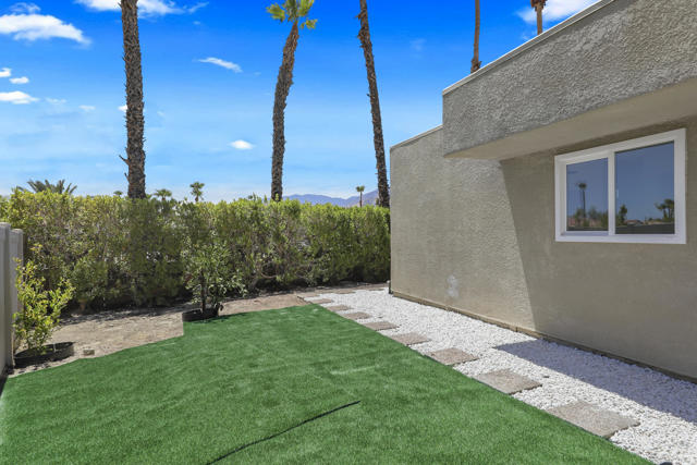 1351 Sunflower S S Circle, Palm Springs CA: https://media.crmls.org/mediaz/7708795e-2a6f-414b-8cbb-e9e6fb3b0113.jpg
