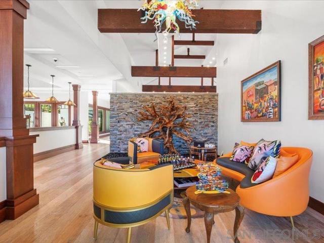 8018 La Milla, Rancho Santa Fe CA: https://media.crmls.org/mediaz/77091fd5-6f0d-4d05-a53b-8ccd8b1a3990.jpg