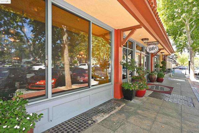 2343 Almond Ave, Concord CA: https://media.crmls.org/mediaz/7709e11f-650a-471b-b431-460a2282f34f.jpg
