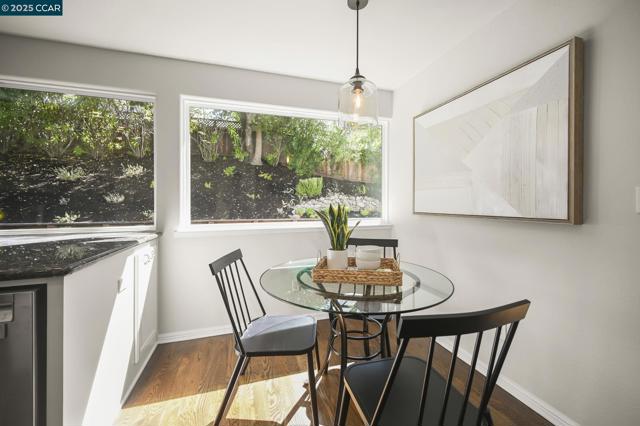 47 Kentfield Ct, Alamo CA: https://media.crmls.org/mediaz/770a3639-45b3-4a2e-9c8c-55e3d401c1d5.jpg