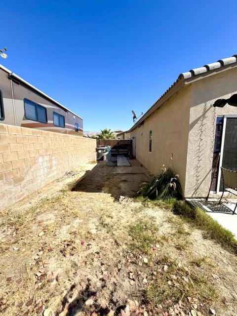 40567 Broadmoor Drive, Indio CA: https://media.crmls.org/mediaz/770a6a83-dde2-4d85-a419-0c1dbf0b7666.jpg