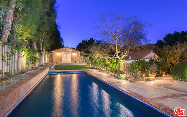 28028 SEA LANE Drive, Malibu CA: https://media.crmls.org/mediaz/770b1638-9764-4a17-9a66-f3865ff7229d.jpg