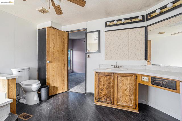 345 Benet Ct, Bethel Island CA: https://media.crmls.org/mediaz/770b3a79-b502-4a27-83f9-7eb3d6ee770b.jpg