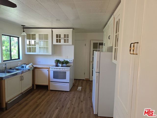 7229 Columbia Way, Lancaster CA: https://media.crmls.org/mediaz/770b46f5-a1f0-4714-af29-3cc06318dbd0.jpg
