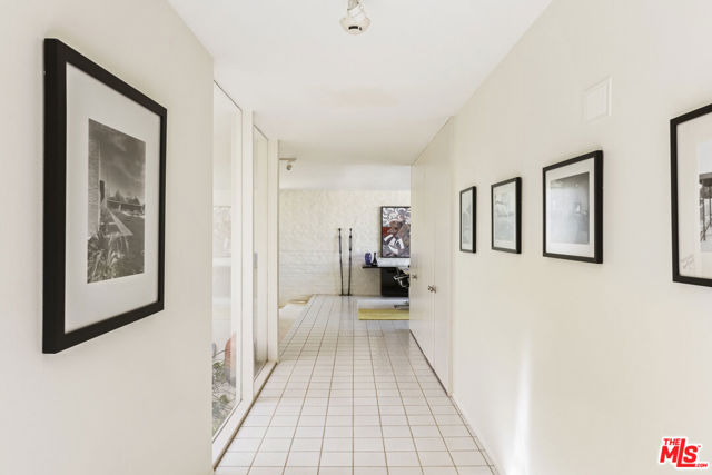 6 Cody Court, Rancho Mirage CA: https://media.crmls.org/mediaz/770c43ba-c4e1-43ae-85a1-580cbca6552e.jpg