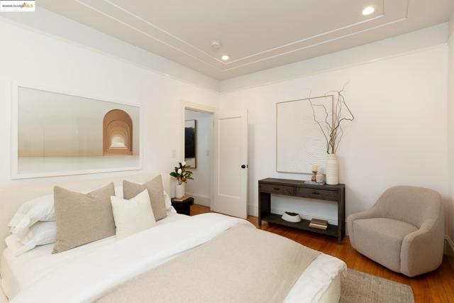 479 41st St, Oakland CA: https://media.crmls.org/mediaz/770c4600-984e-4a99-be2d-e12a269b05ec.jpg