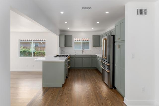 Detail Gallery Image 8 of 39 For 6653 Aranda Ave, La Jolla,  CA 92037 - 3 Beds | 2/1 Baths