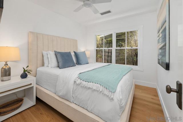 1820 Coast Blvd, Del Mar CA: https://media.crmls.org/mediaz/770c7fb6-2d31-4404-98e8-c8c9b41a21f0.jpg