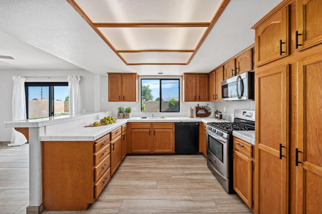 81064 Jessica Way, Indio CA: https://media.crmls.org/mediaz/770d169f-8d39-4dfd-bfa6-ea0b53412927.jpg