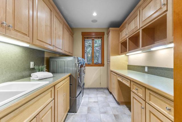 14205 Shannon Road, Los Gatos CA: https://media.crmls.org/mediaz/770d264e-646a-4913-9ede-47985af4a221.jpg